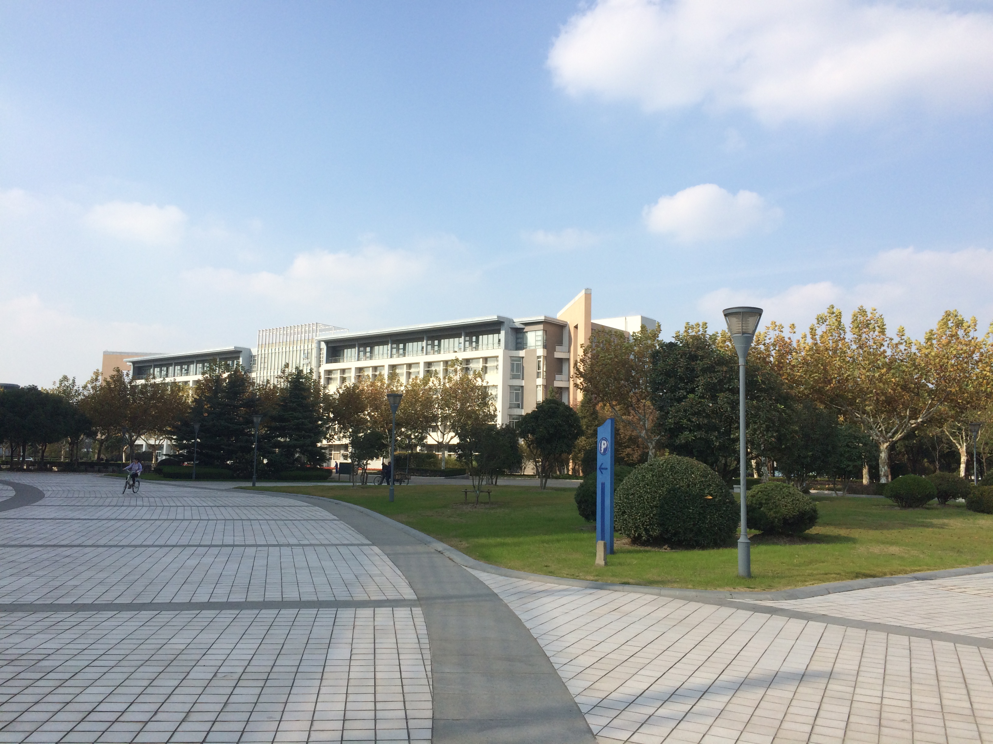 秋意渐浓——东华大学松江校区