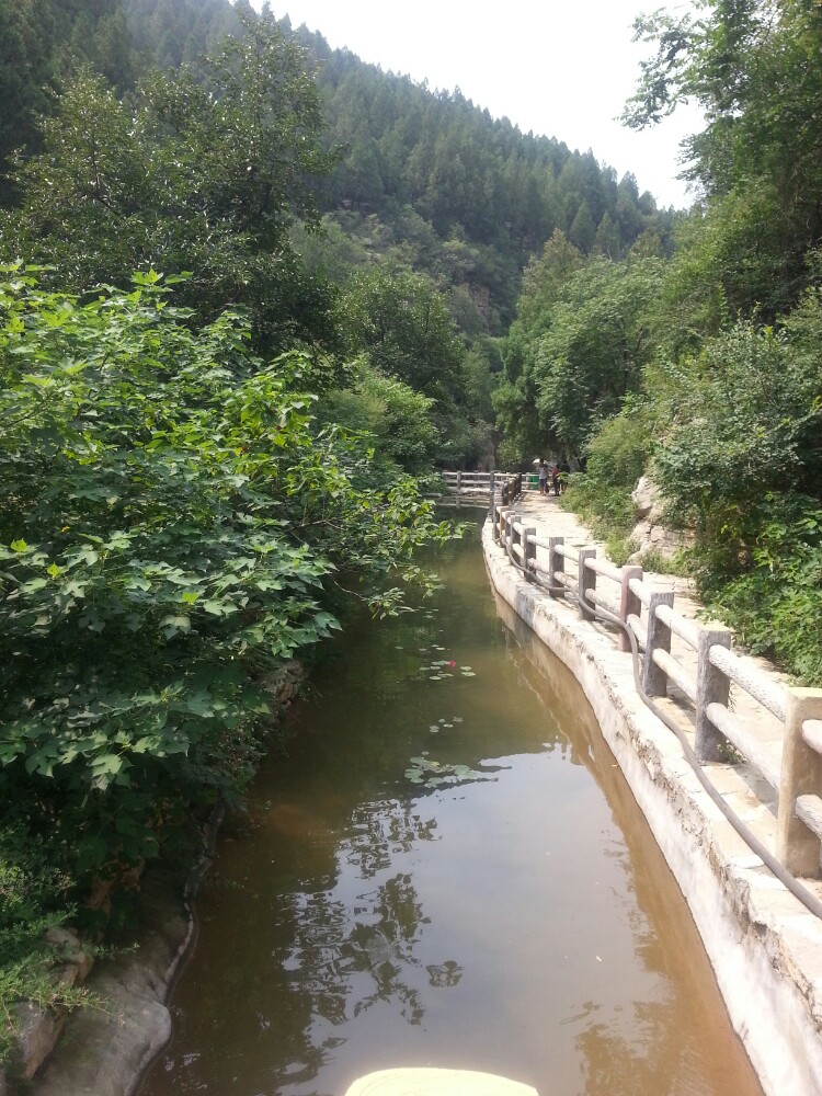 黄金谷瀑布群风景区