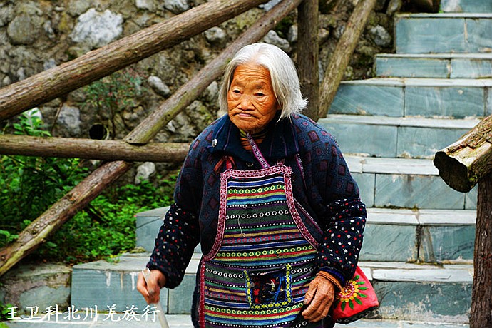北川羌族:衣冠简朴古风存