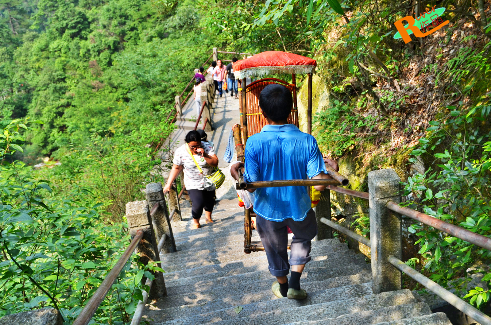 杭州向西,跋山涉水度周末.