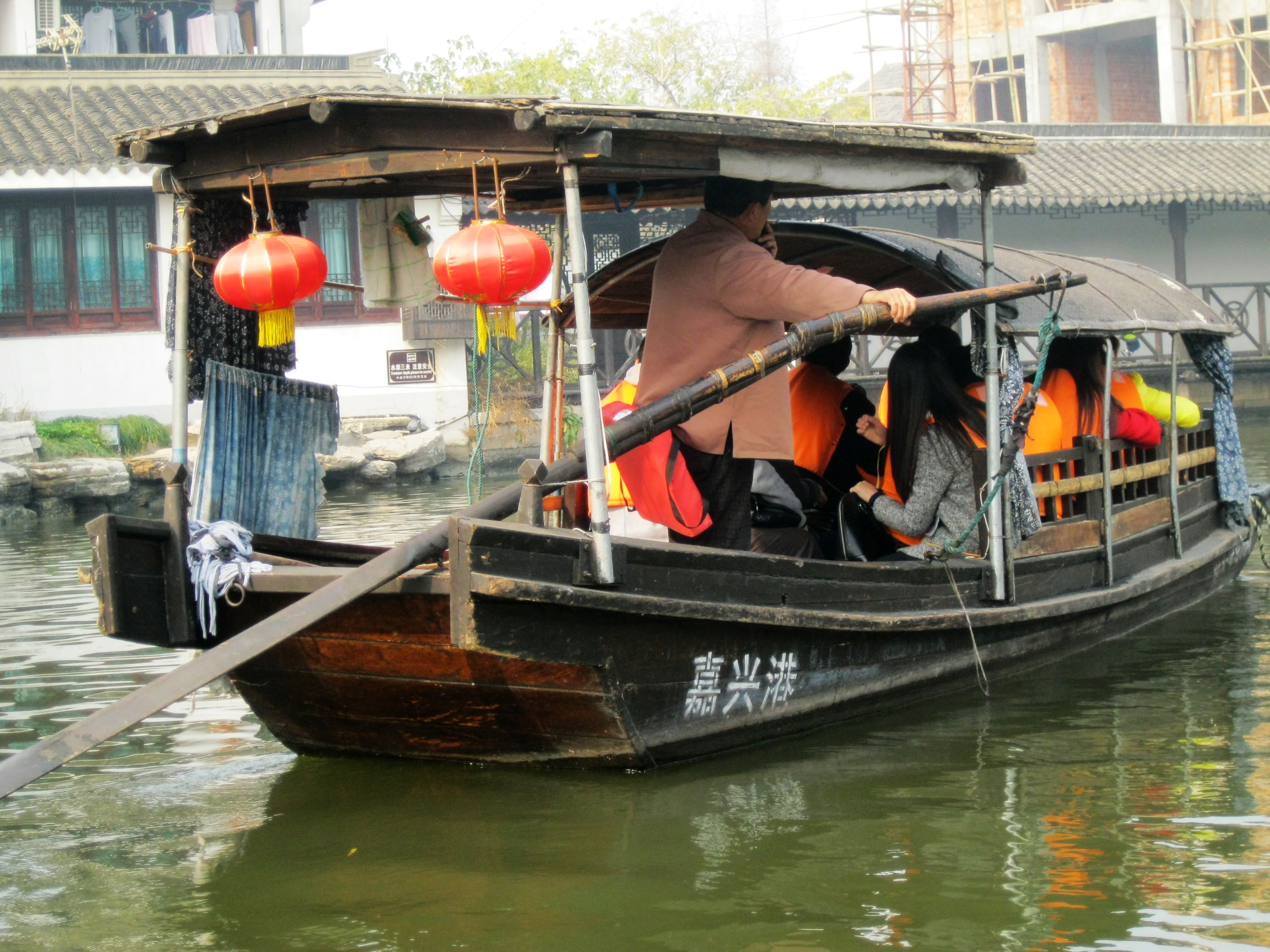 【i旅行】摇橹船,古镇的林林总总,蜻蜓点水的西塘一日游