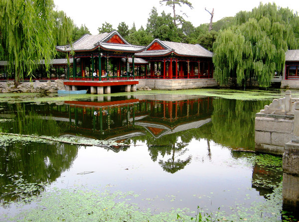 具有南方园林风格的独立园区—"谐趣园",由于它在颐和园中自成一局,故