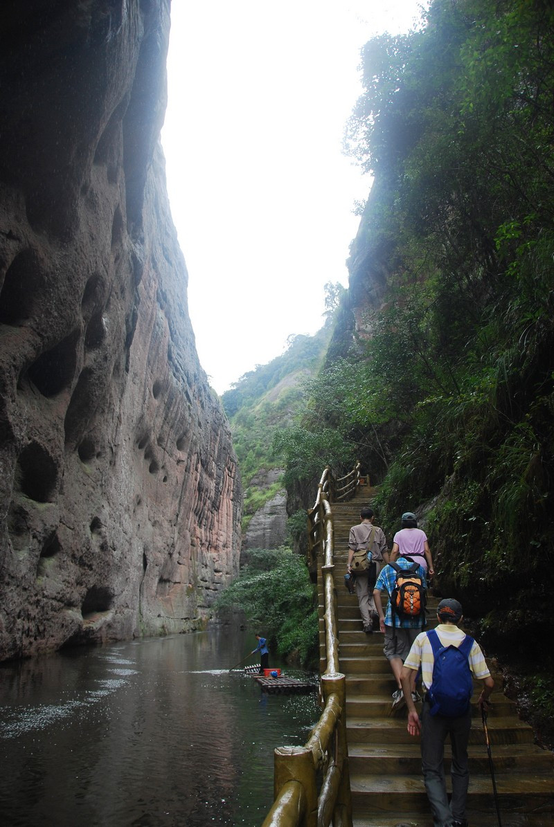 15. "跃龙谷" .