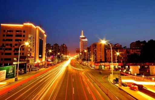 襄阳的金光大道--长虹路夜景摄影:熊眼看世界 第 