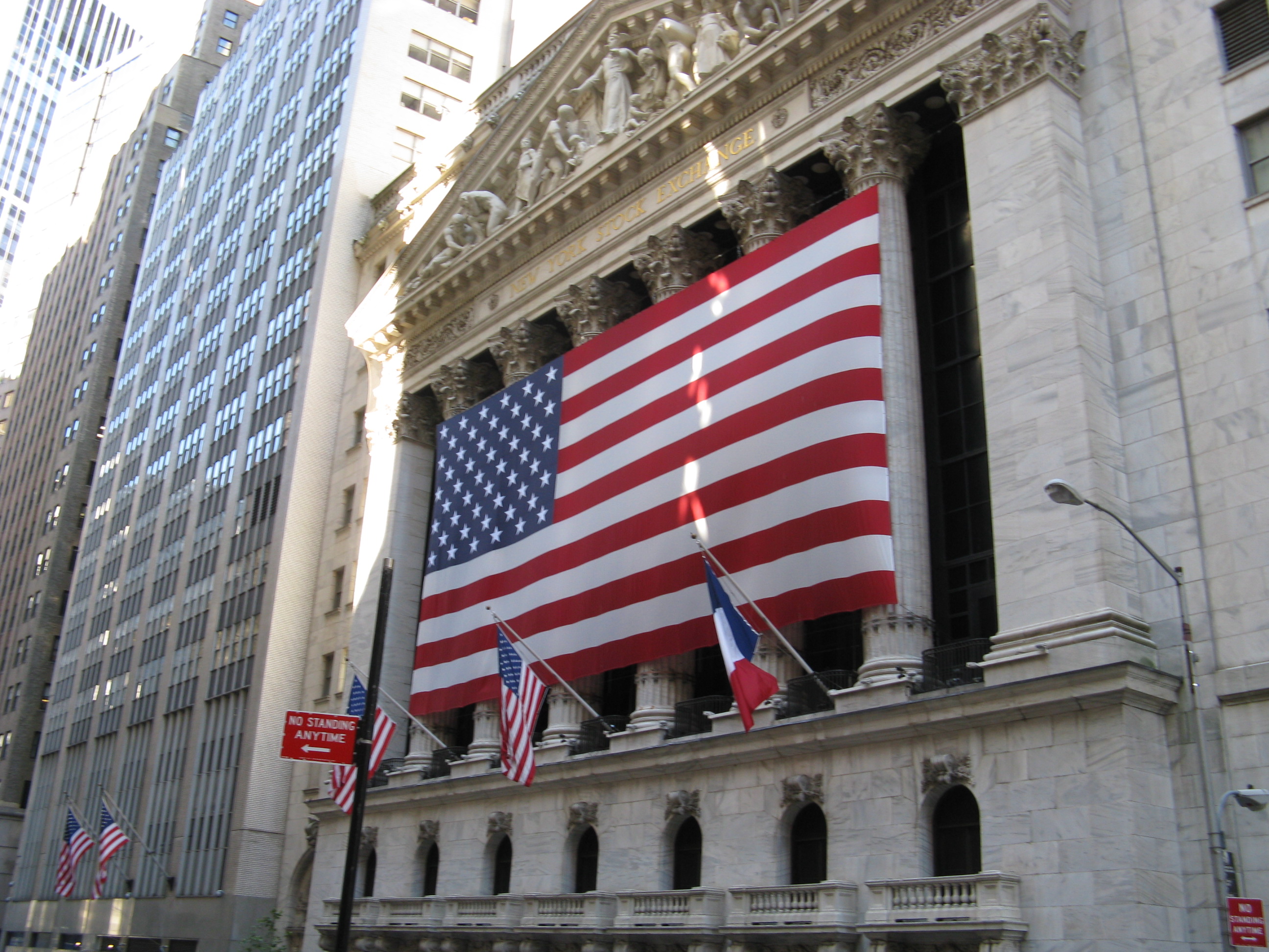 【携程攻略】纽约华尔街景点,纽约的华尔街是世界金融中心。华尔街两边有大量的金融机构大厦！整个…