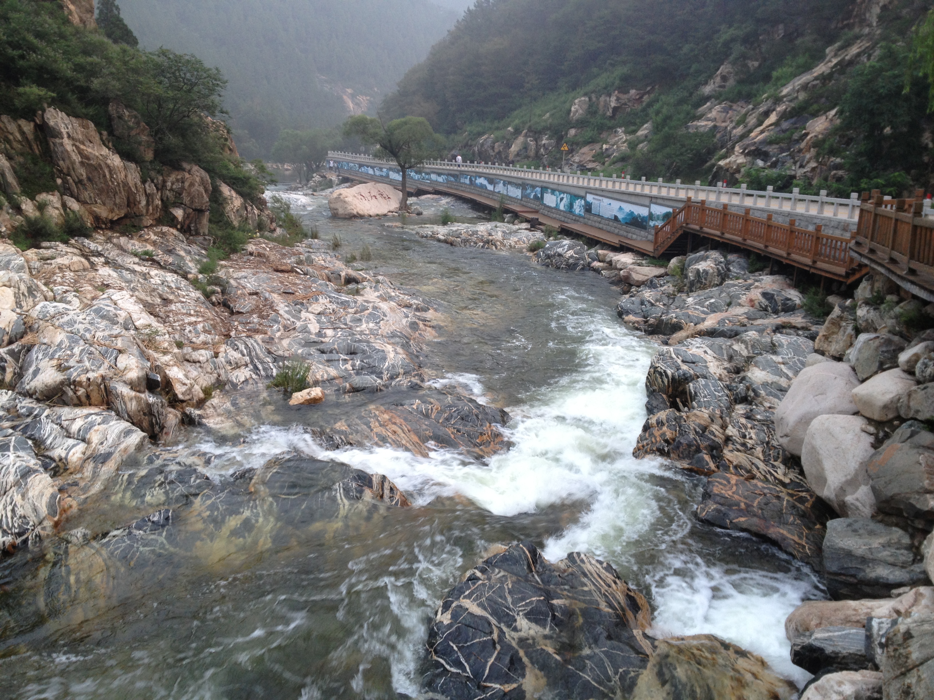 彩石溪                                               泰山