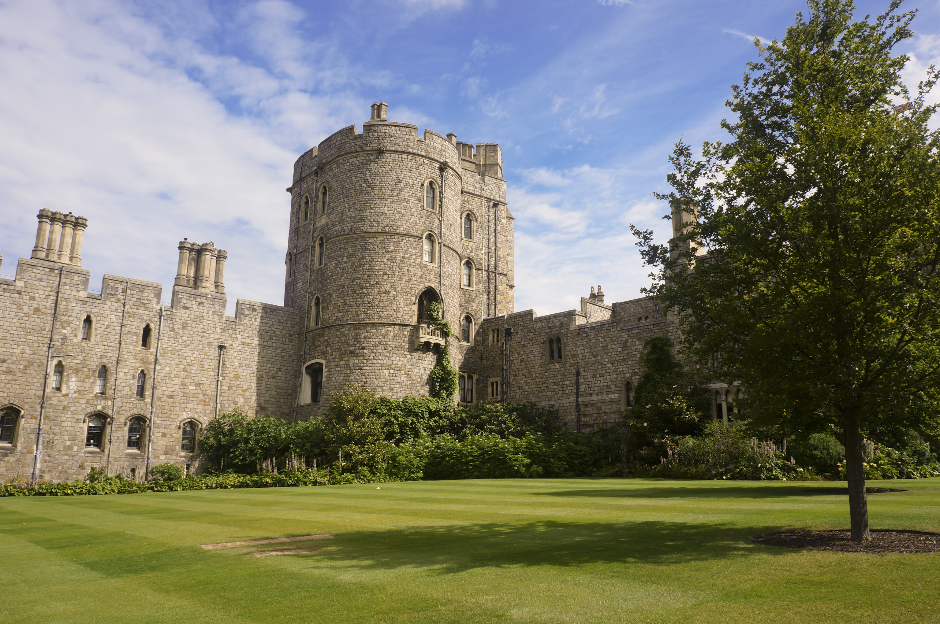 Windsor Castle, The Oldest Castles in The World - Traveldigg.com