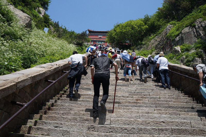 坐上火车游泰山,周末旅行巧安排