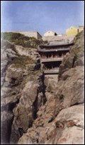 在这里,看水在沙上漫流,既犹如一层薄膜 梵音洞其实是两悬崖之间的一