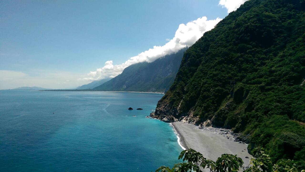 二,花东纵谷是个地形,不算地名.台东县台东市→花莲县花莲市,开车要3.