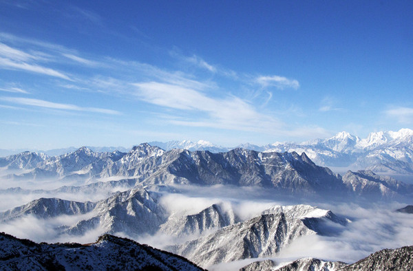 雪山与云海