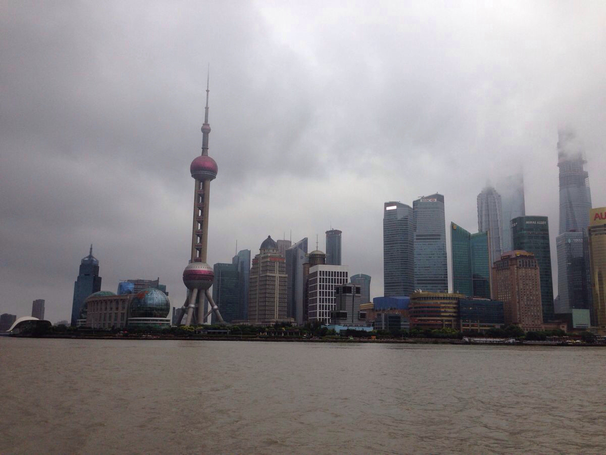 雨中游览上海外滩