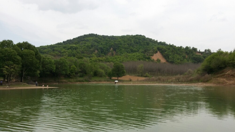 闲逛陕西富县柳梢湾水库,看闲人开房车钓鱼