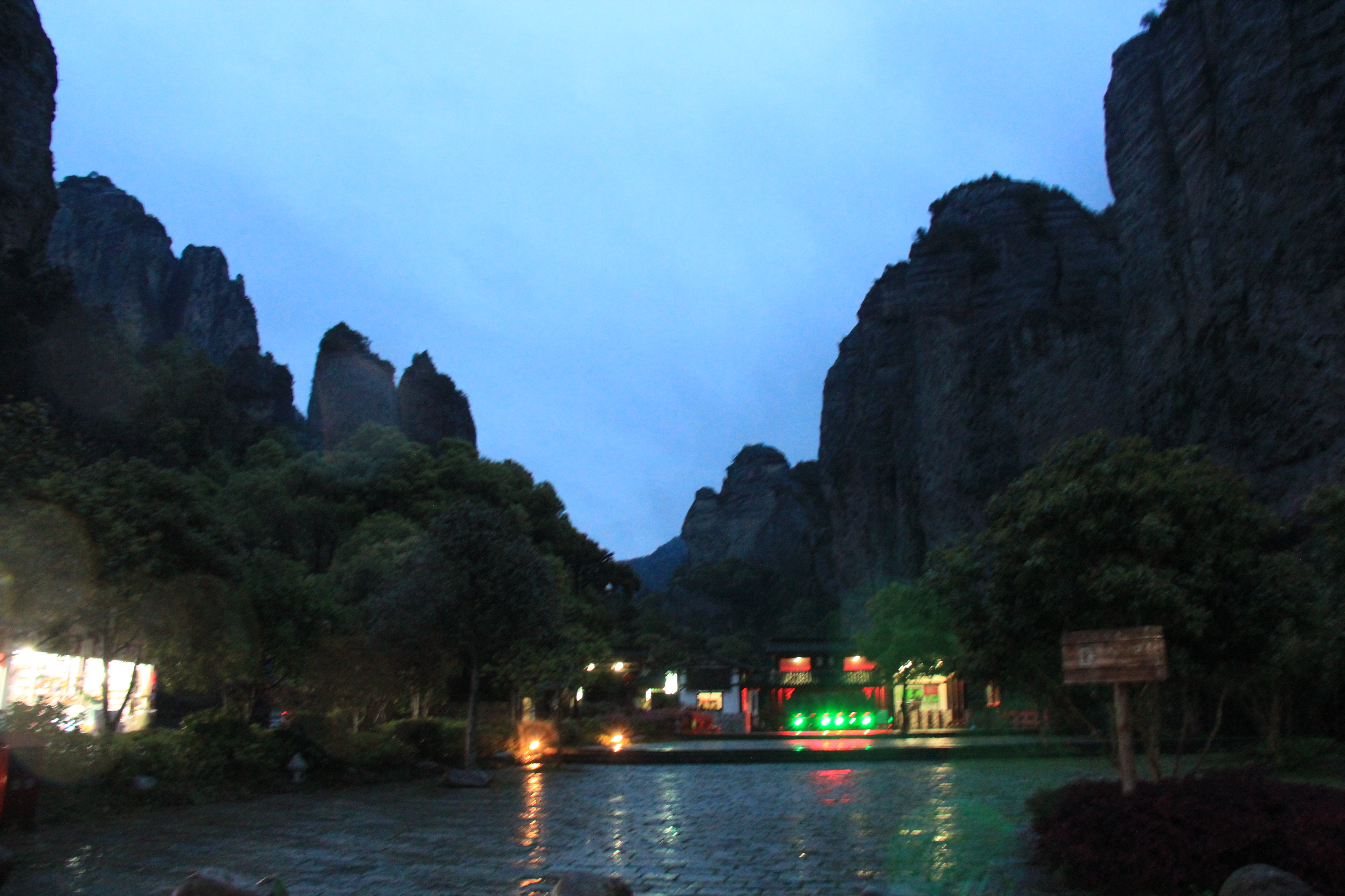 夜景                                               灵峰