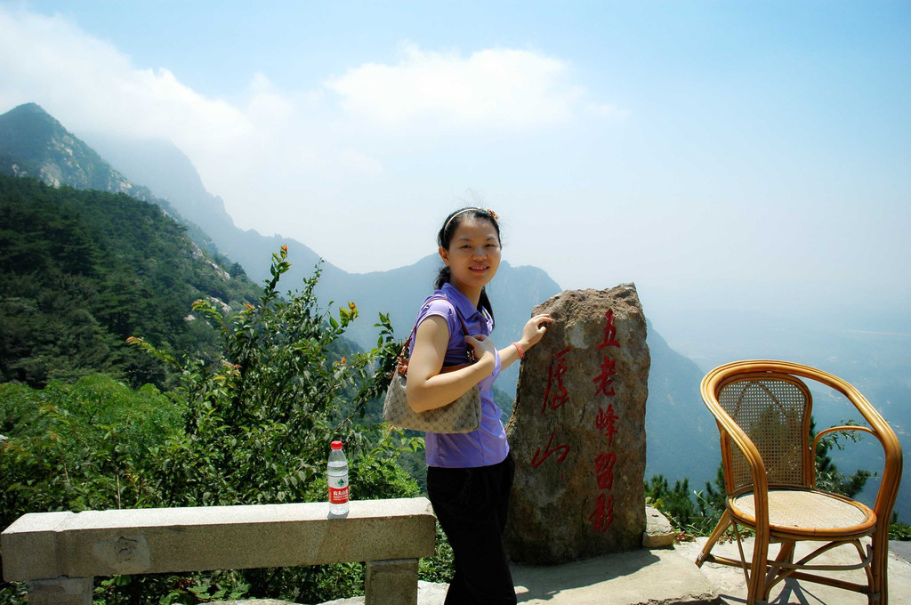 横看成岭侧成峰,远近高低各不同,不识庐山真面目,只缘身在此山中.