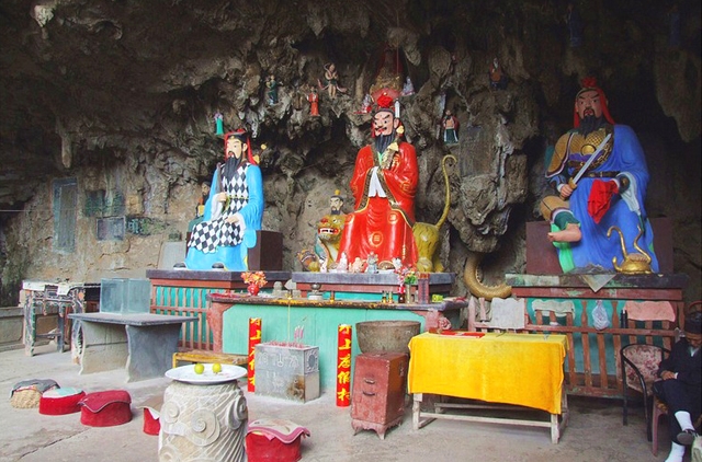 昭通宽窄巷子假日酒店,大山包,大龙洞,望海公园