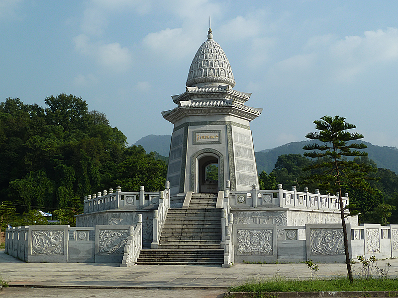 云浮新兴龙山国恩寺,藏佛坑