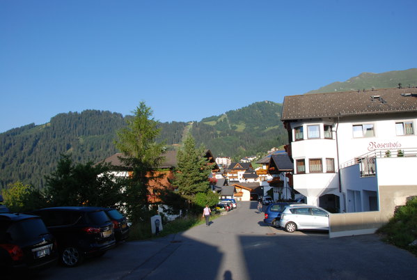 阿尔卑斯山顶上的村落FISS