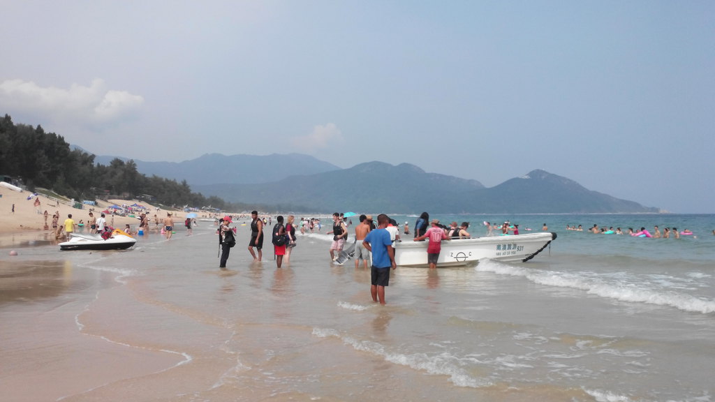 碧海蓝天美丽的西涌沙滩