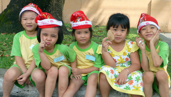 越南 河内和胡志明市 流光溢彩迎圣诞