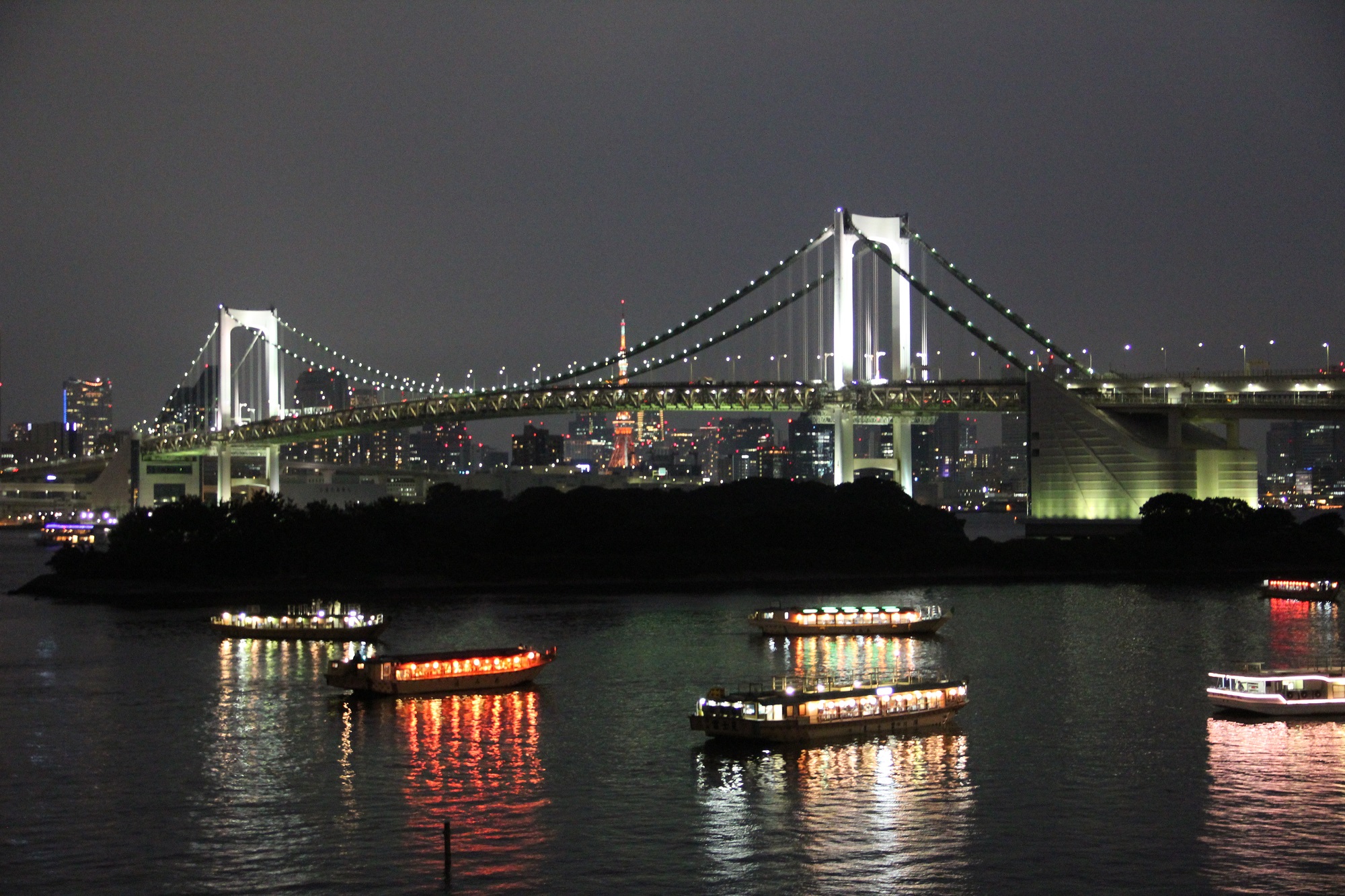 壁纸1024×768美丽东京湾彩虹大桥 夜色下的彩虹桥 Japan Travel Japan Tokyo Rainbow Bridge壁纸,夜色下的东京彩虹桥壁纸图片-人文壁纸-人文图片素材-桌面壁纸