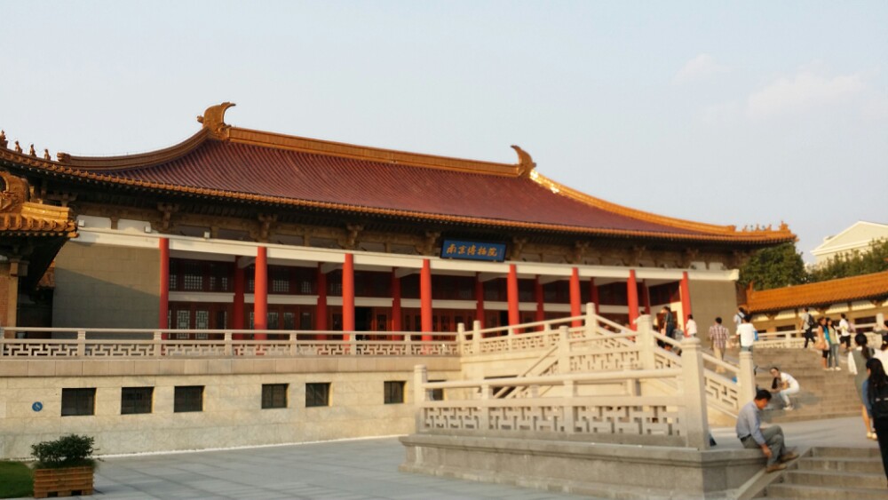 1,南京博物院,名列全国四大博物馆,关键是还是免费的. 2,镇院之宝.