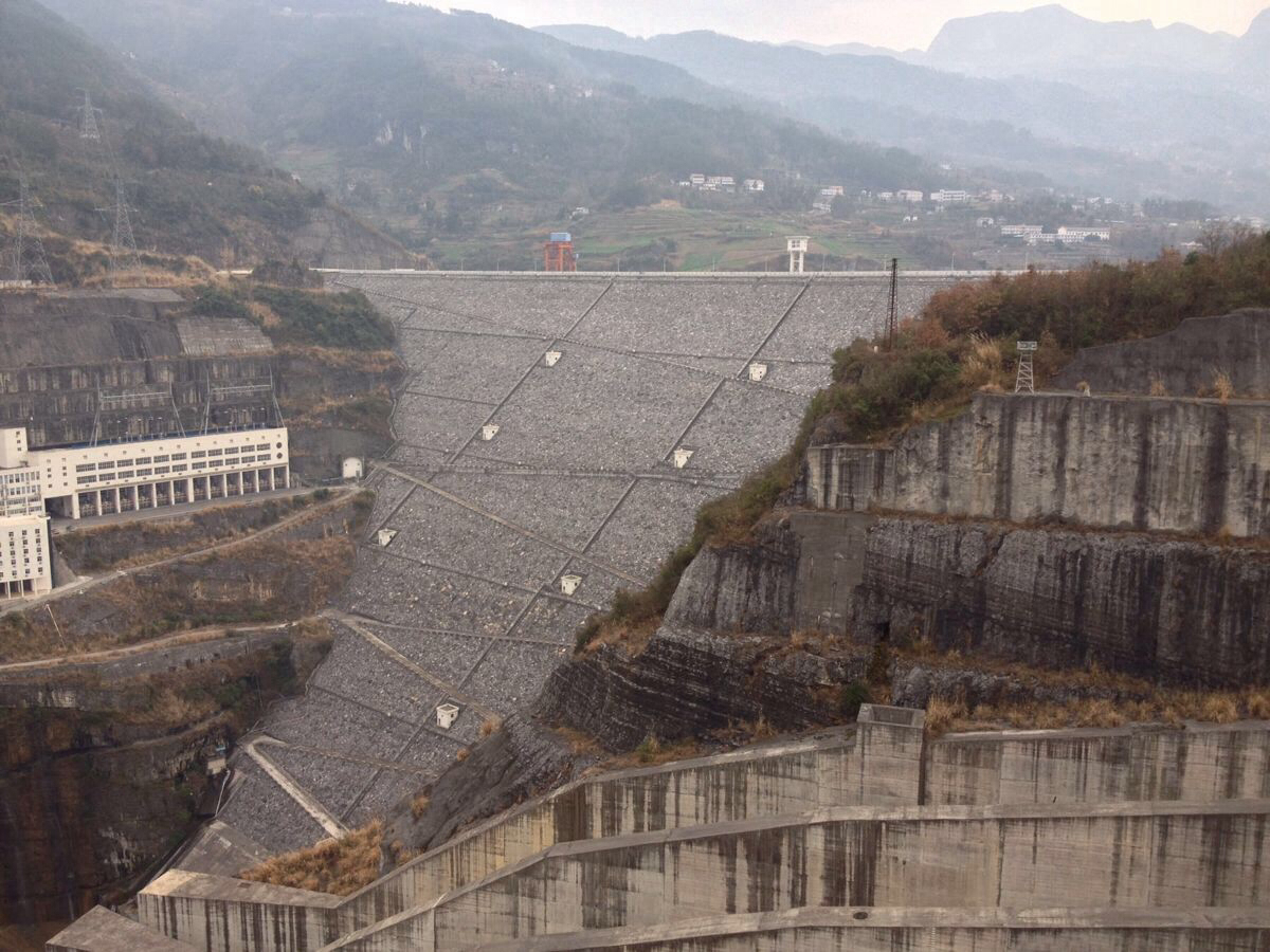              水布垭大坝
