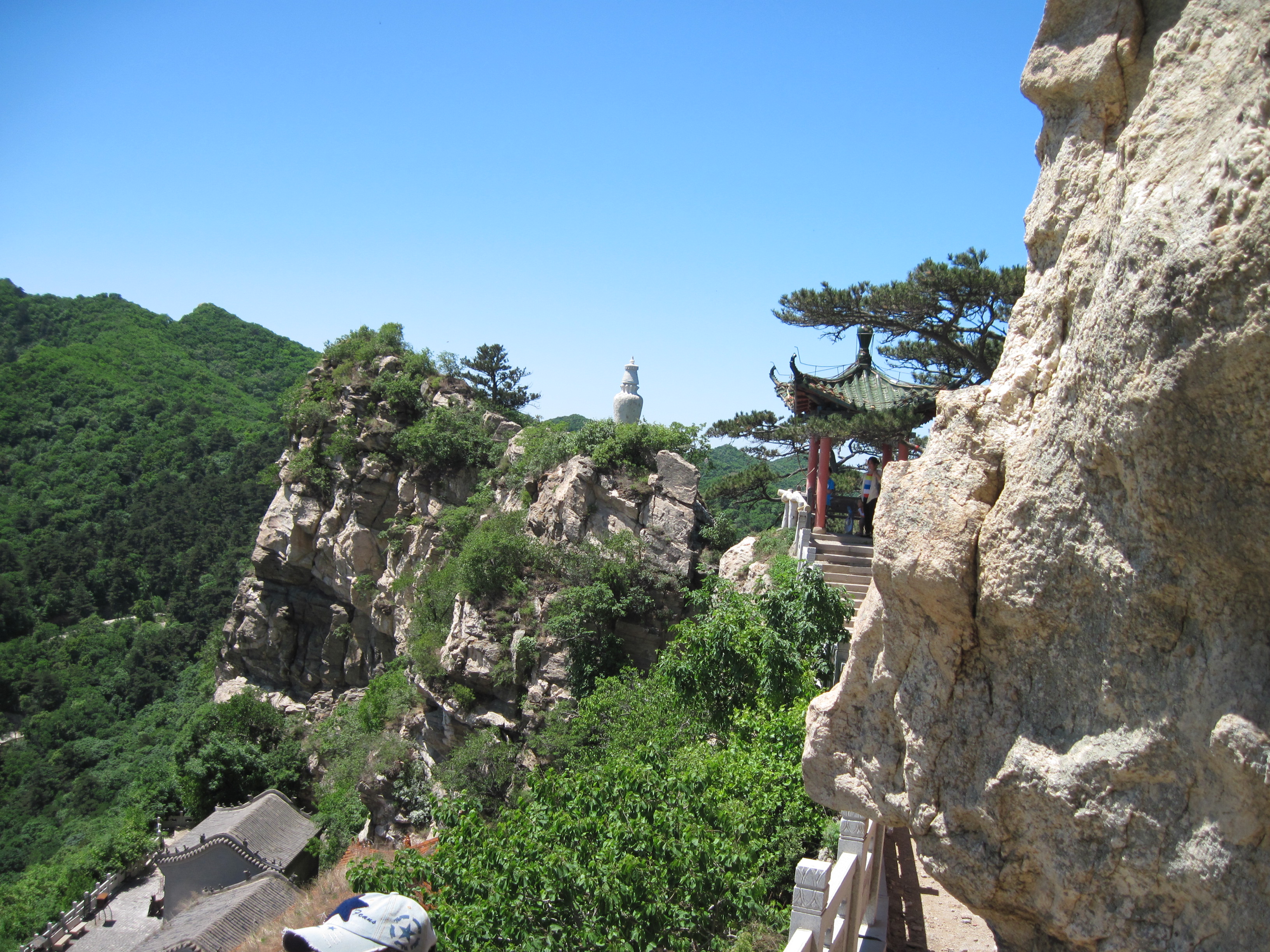  大芦花风景区位于医巫闾山中南部,北镇市鲍家乡桃园村境内,素