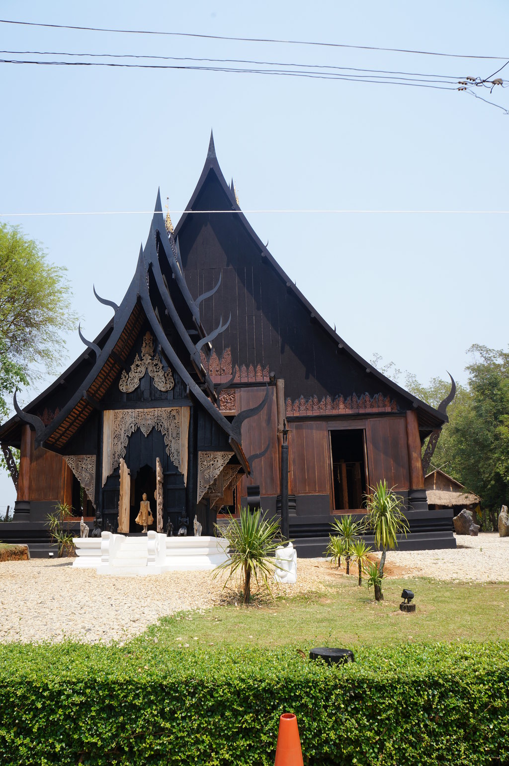 请问一下从清迈怎么去清莱的白庙黑庙?_交通\/驾驶_胖人服饰网