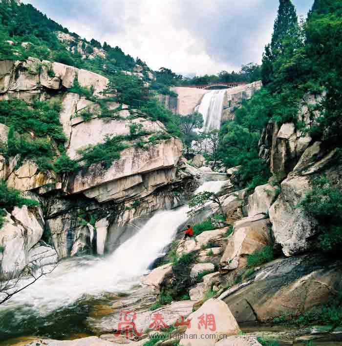 (龙潭瀑布)
