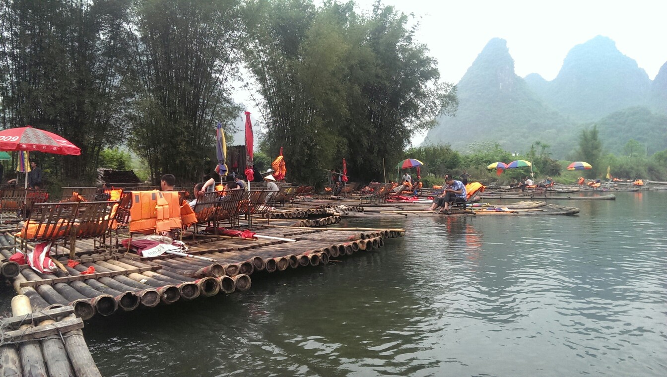 阳朔 遇龙河竹排漂流,蝴蝶泉,银子岩.