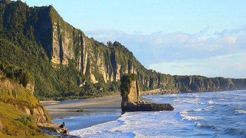 千层石岩是一个严重侵蚀的石灰岩地旅游 新西兰旅游 奥克兰旅游 基督