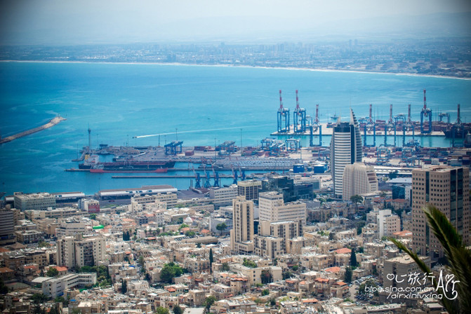 海法港是以色列最繁忙的客运港口,也是最大的货运港口之一.