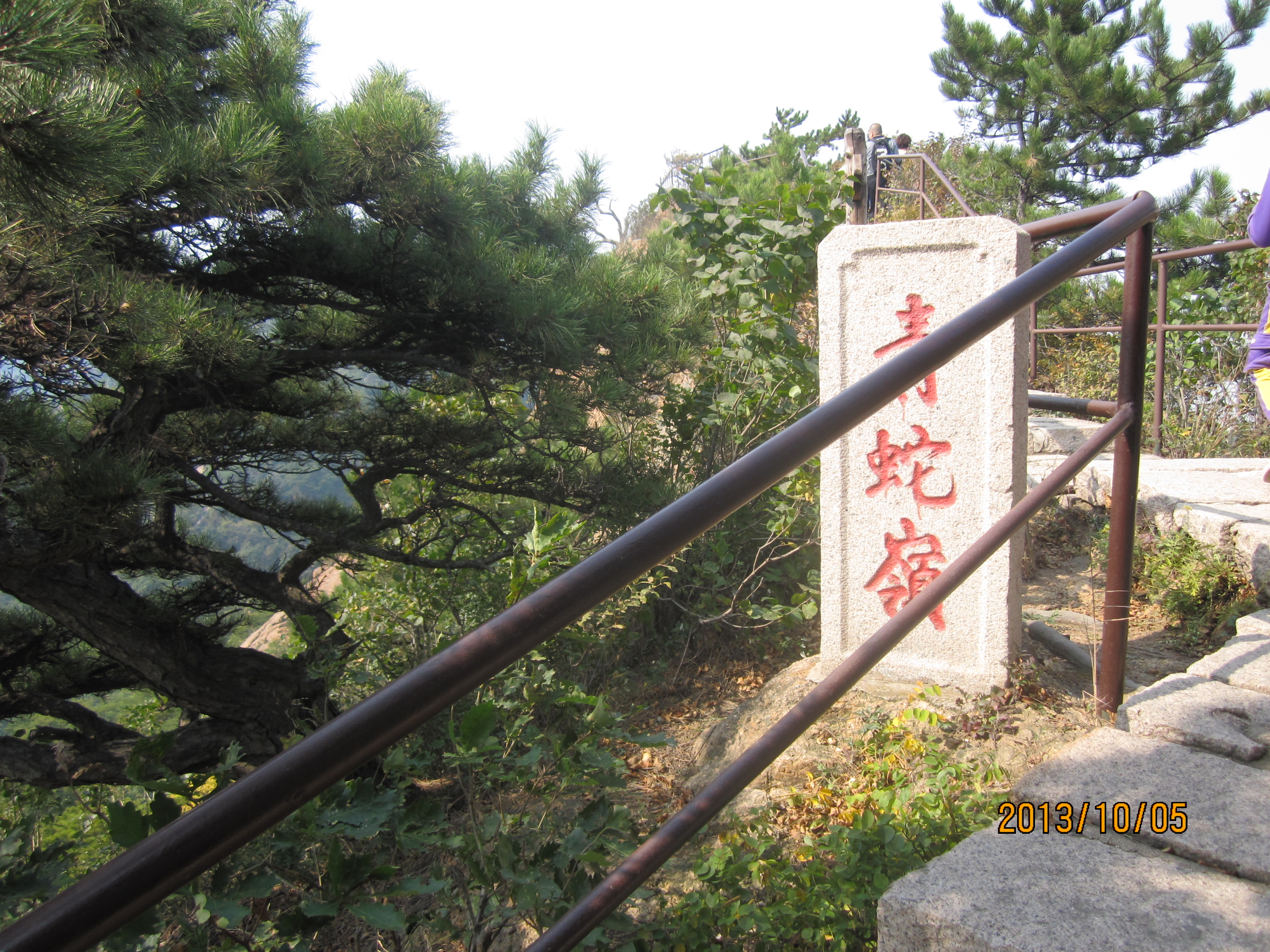 或者不是特别想挑战自己的人就可以坐天上天的索道下山.