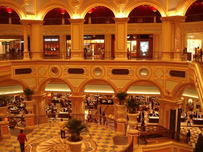 金边最大的豪华娱乐赌 城,也是柬埔寨唯一合法的赌场