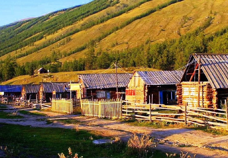 乌鲁木齐+布尔津+喀纳斯+吐鲁番+天山天池+敦煌+嘉峪关+兰州10日跟团游(3钻)·丝绸之路 双飞双卧-【携程旅游】