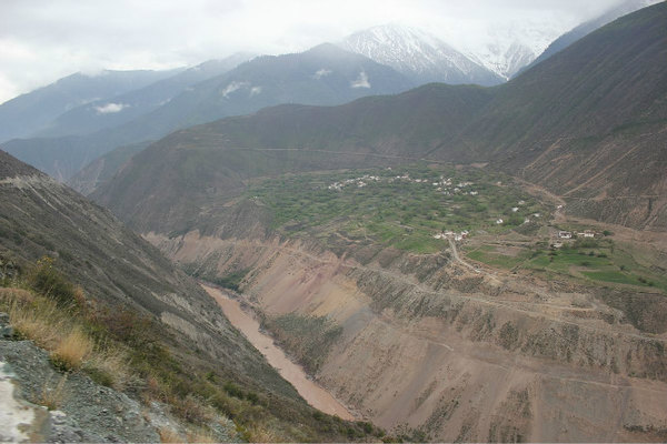 五一雨崩徒步行之day2-翻越海拔3700米垭口,向