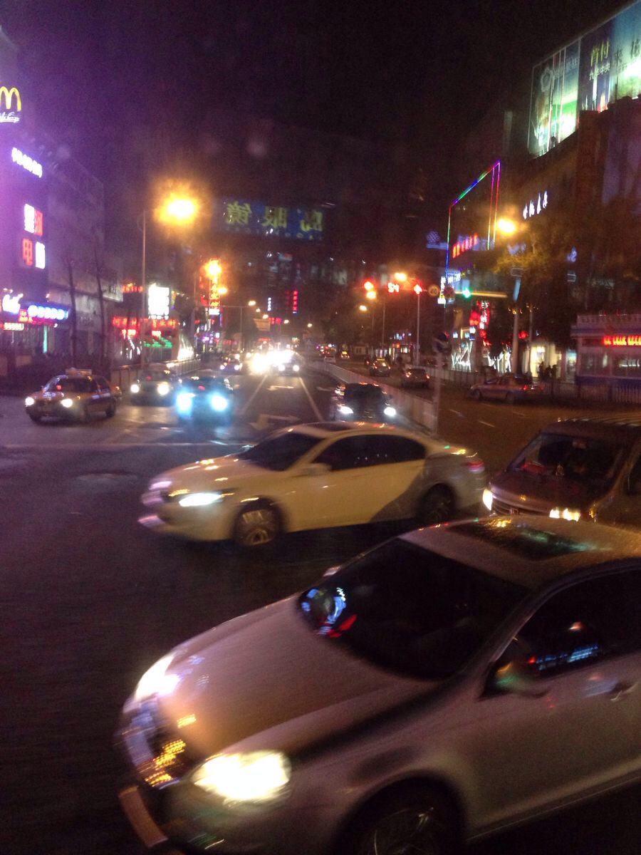 坐着离开湘潭的车,一时兴起这夜景也不错啊