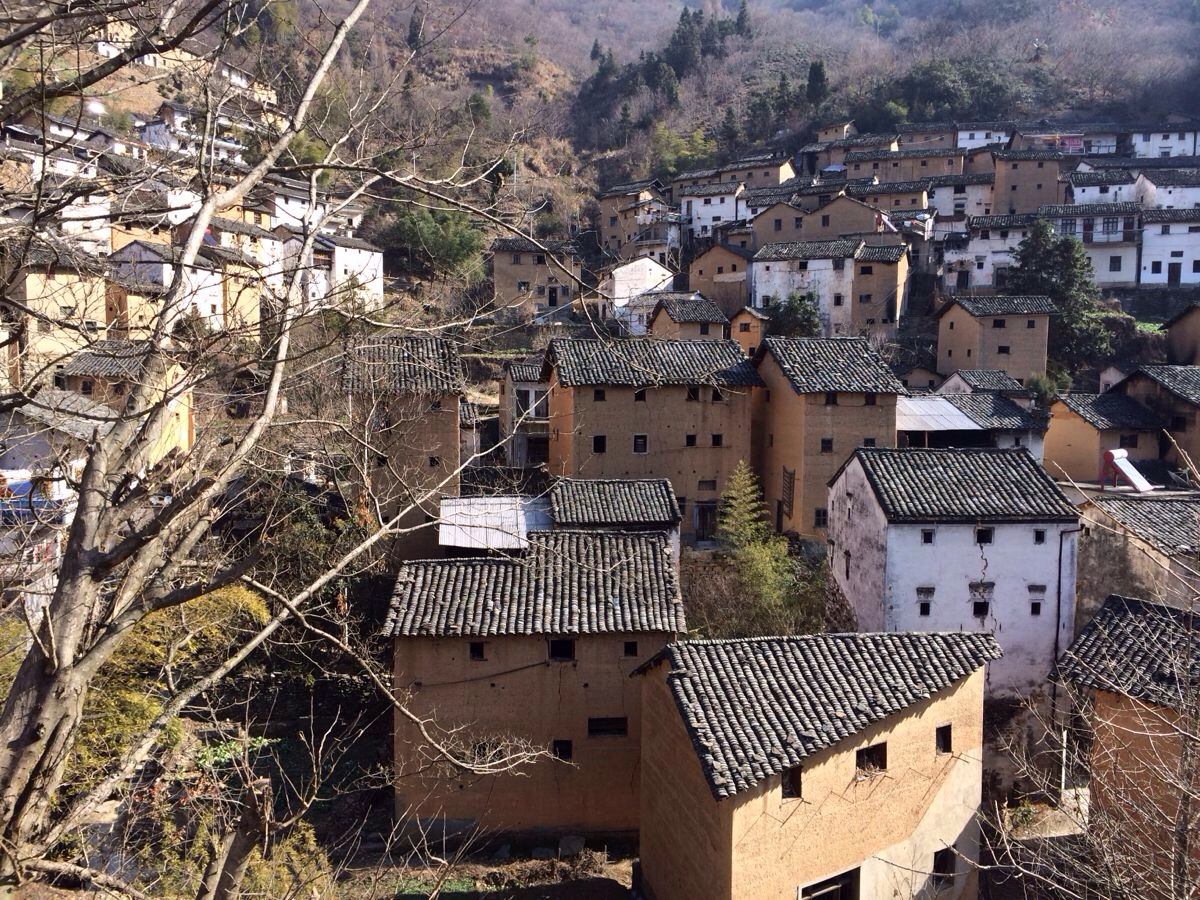 经深渡镇(40分钟)到达阳产土楼大概需要两个小时