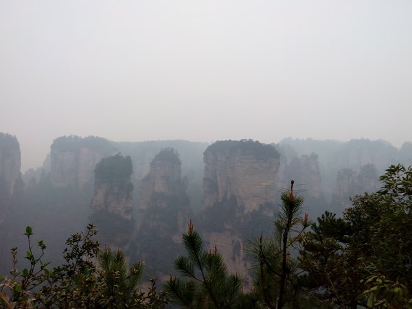 照片描述:这里是张家界最值钱的地方了,看对面的山,这就是百元大钞