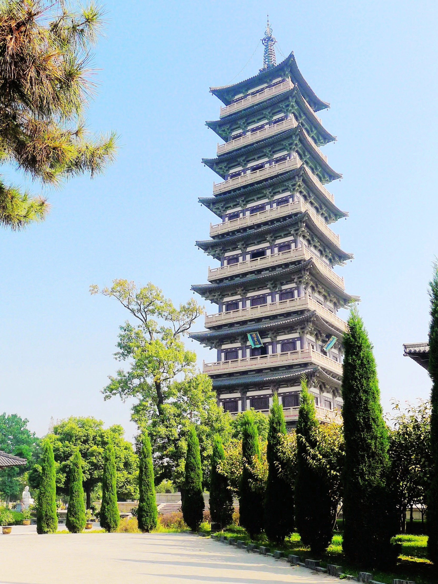 【携程攻略】江苏大明寺景点,大明寺内香烟缭绕,古木参天,我们是9:22