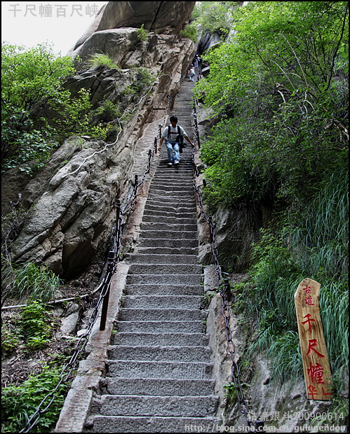 【携程攻略】华山千尺幢景点,仰望天际,一线天开.俯视