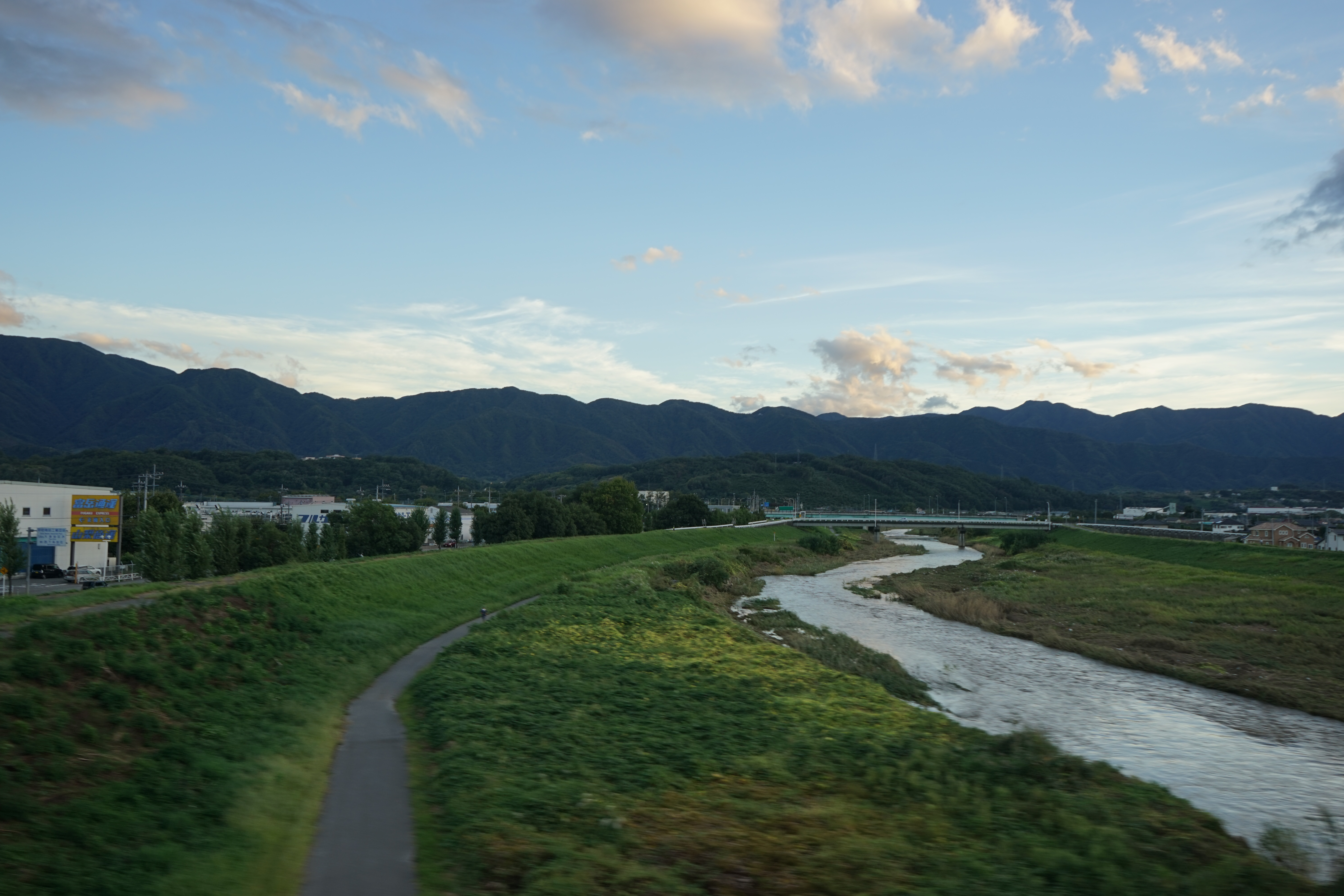                       山谷.