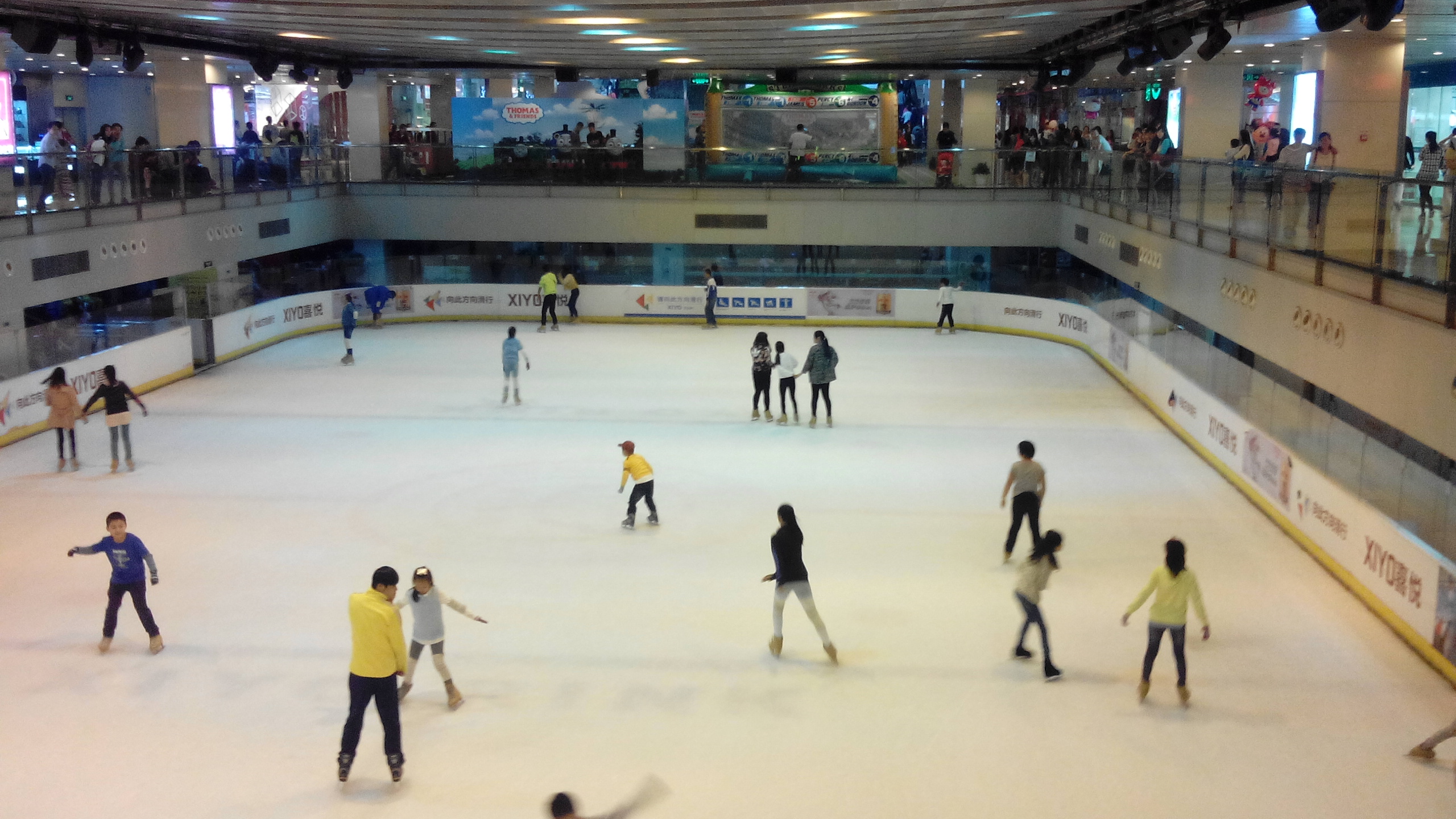 冬日滑冰初体验 ——成长驿站组织中心幼儿园开展亲子滑冰活动——济南市妇女儿童活动中心