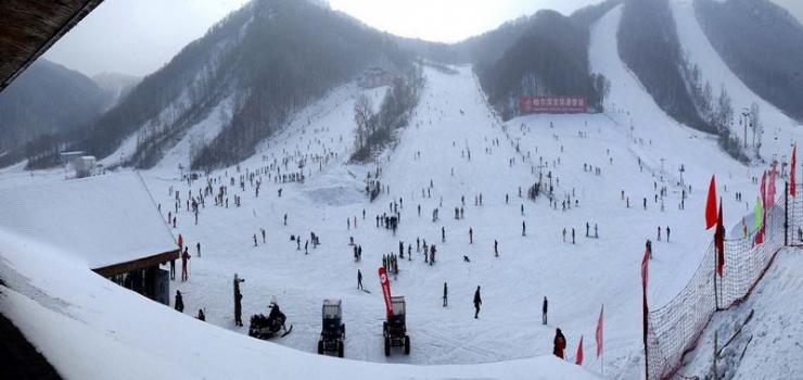 冰天雪地 盘点哈尔滨八大滑雪圣地