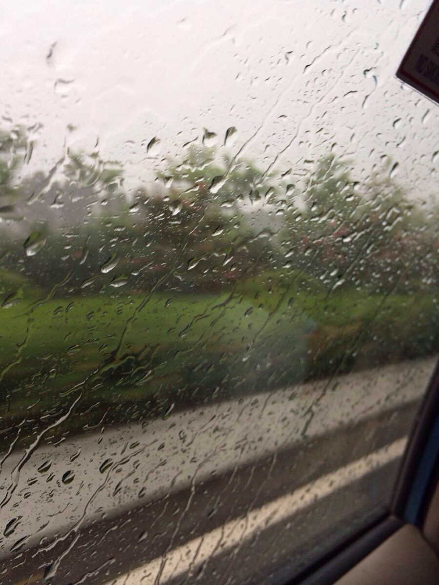                   下暴雨了,每次