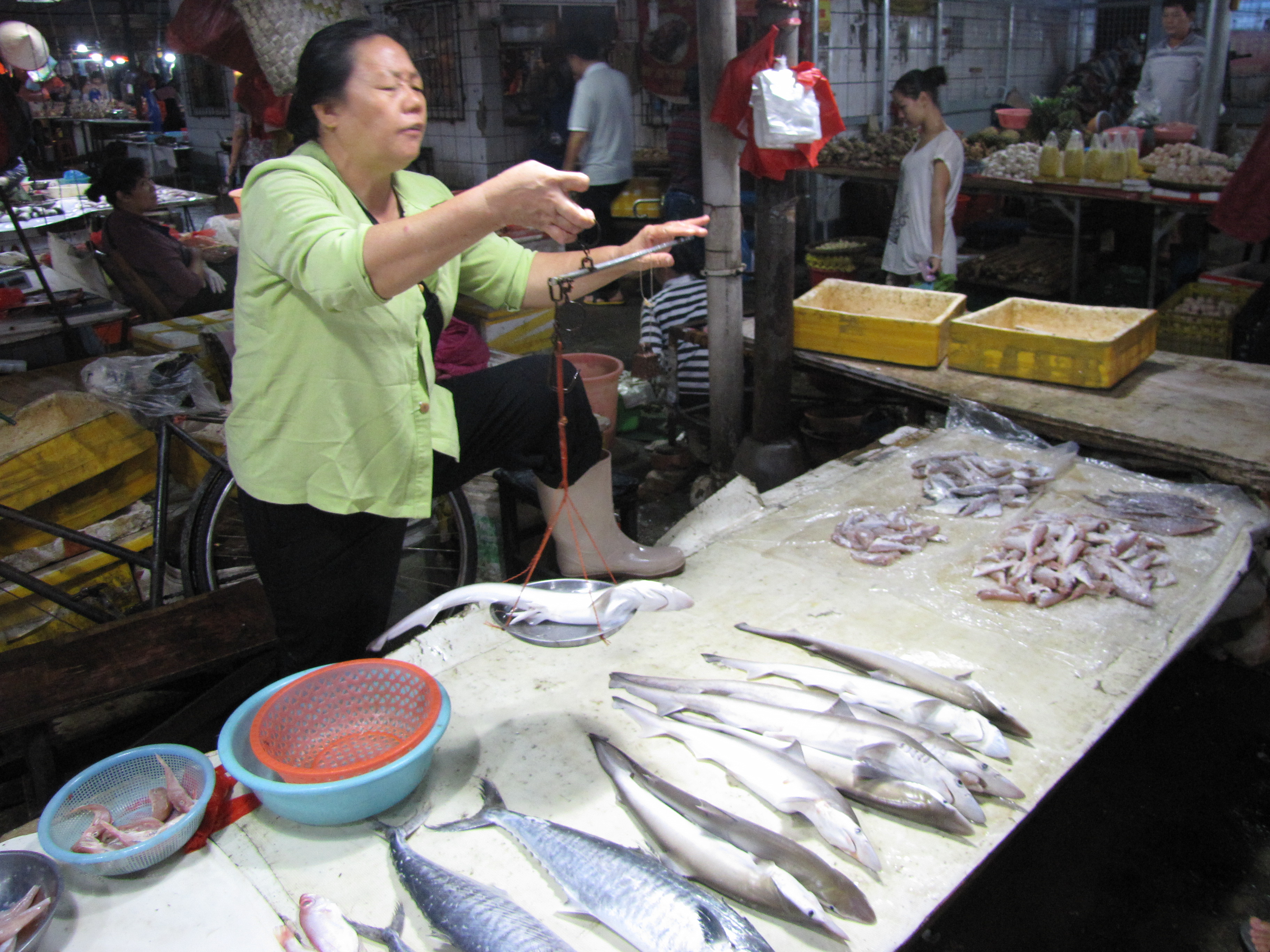 广西北海市北云市场的海鲜摊位