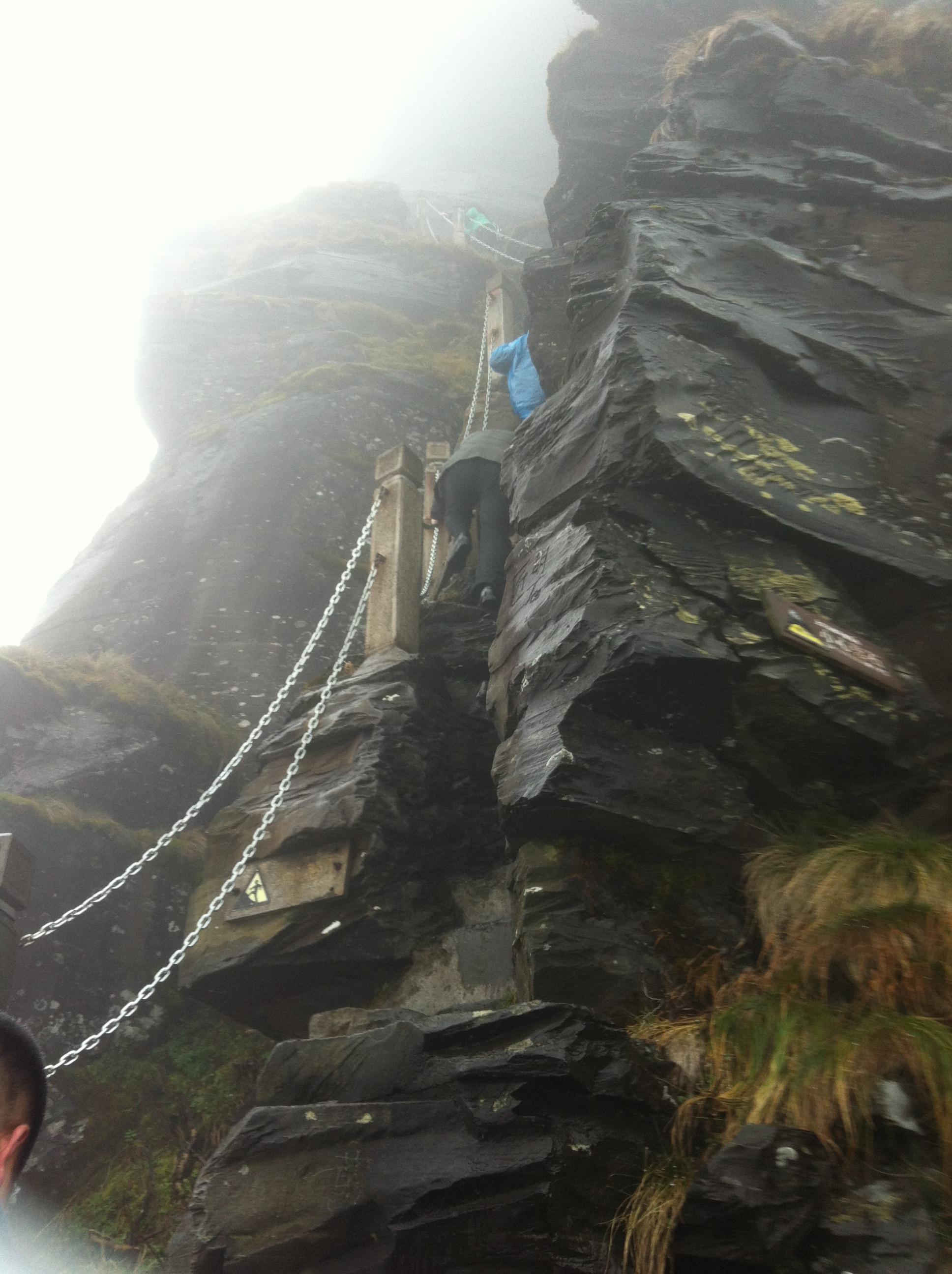 两座山中间是什么?_脑筋急转弯_奇飞知识网