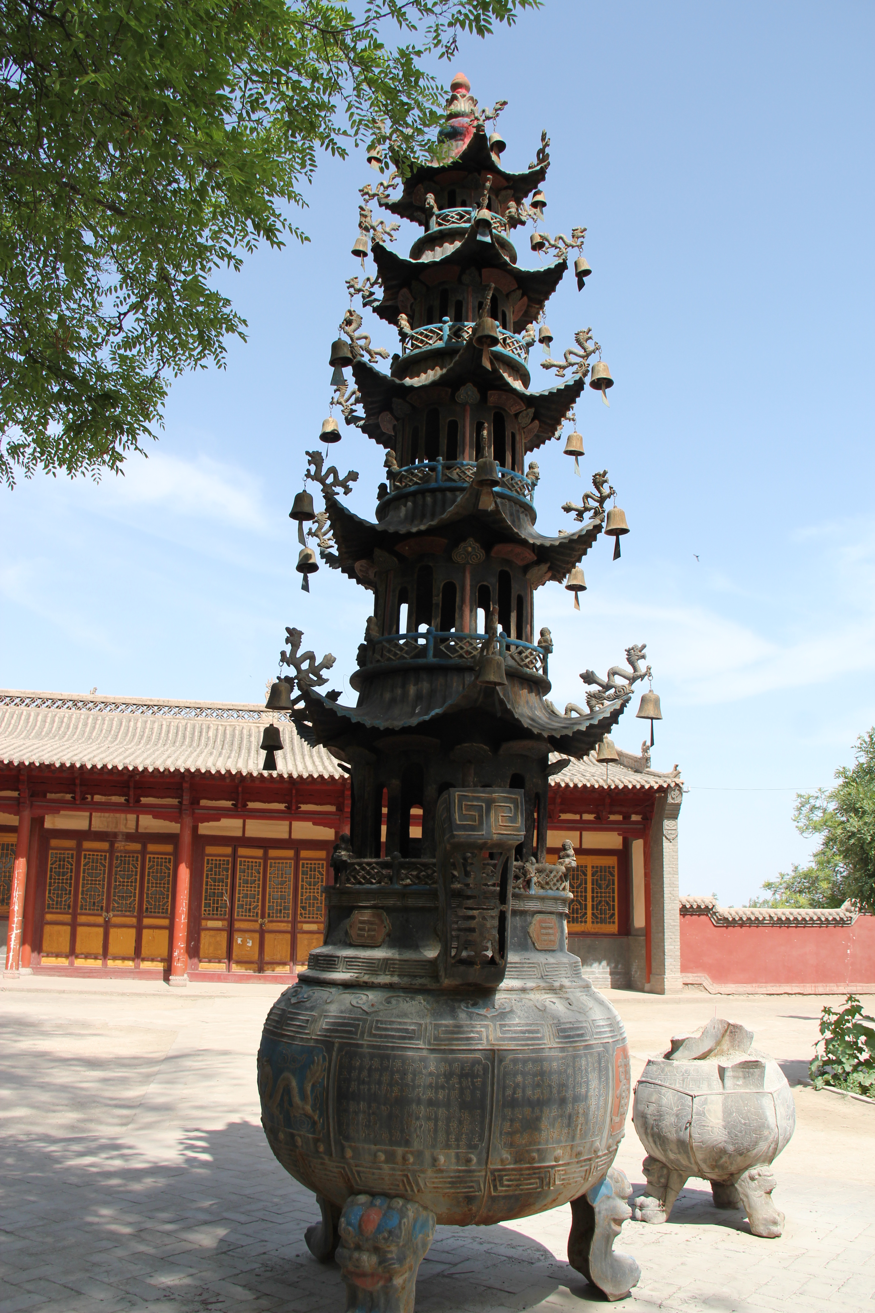 明朝中期建造的雷祖观(现雷台观)而得名,台上现存建筑有三星殿,雷祖殿