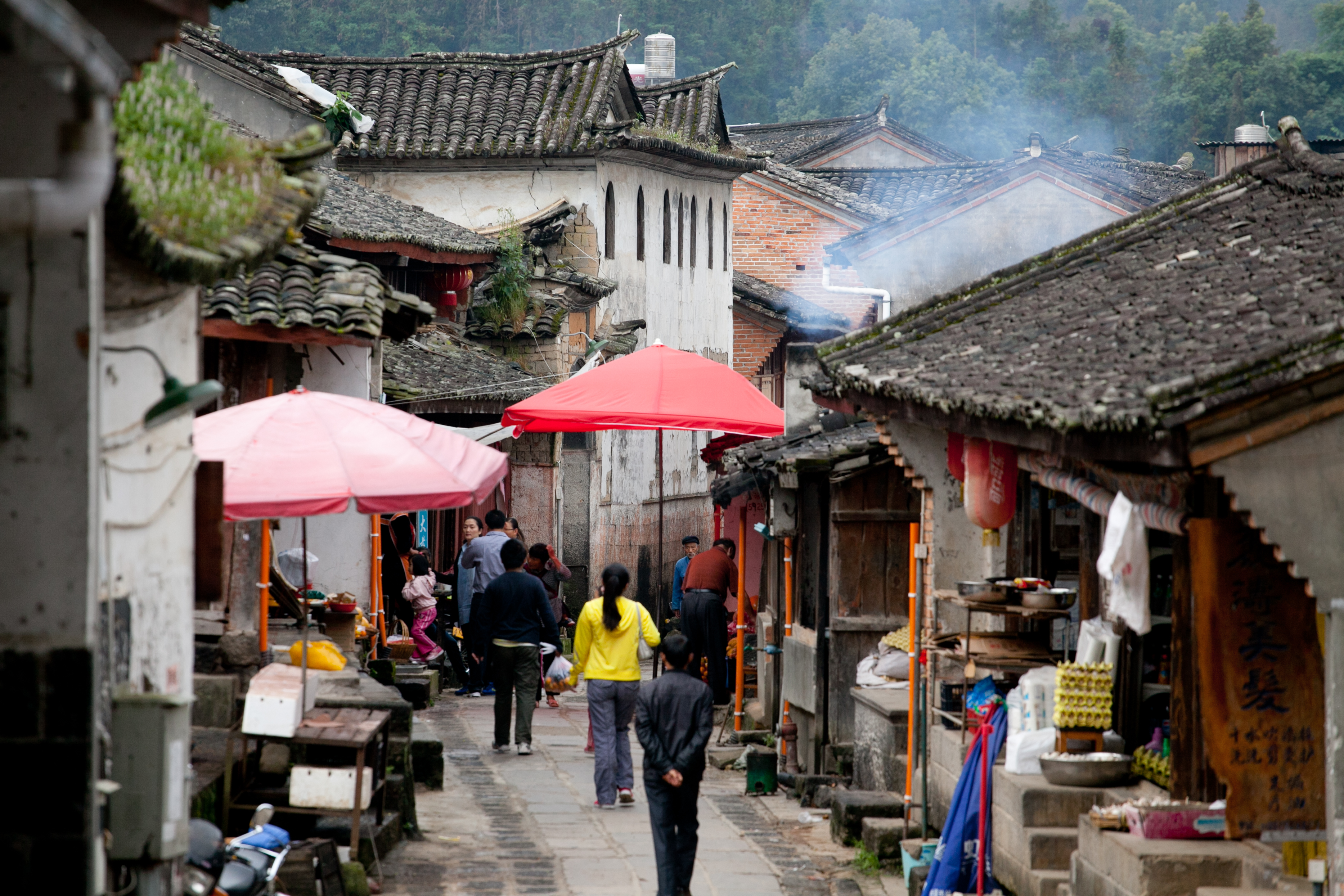 和顺古镇有翡翠市场吗,和顺古镇有什么好玩的